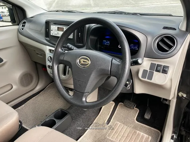 運転席周りの装備品も、実際の使い勝手を確認しながら、確認できます。 ダイハツ ミライース