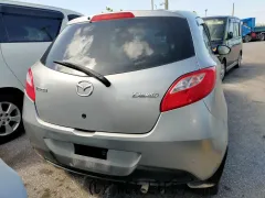 部品取車 デミオ