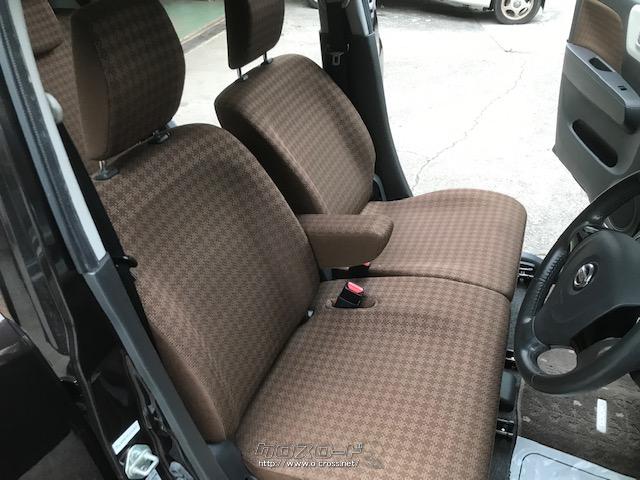 運転席・助手席 内装色はシックなブラウン 日産 モコ