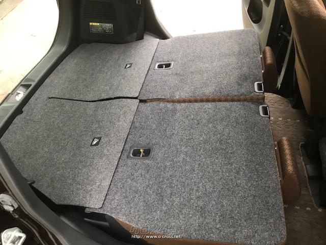 後部座席、背もたれ倒した所 日産 モコ