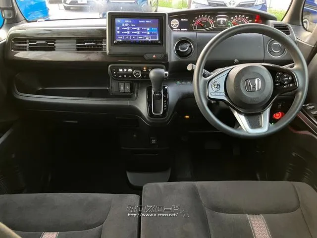 オークション会場でご希望のお車の買い付けも可能!店舗に在庫がないお車でもお気軽にご相談ください! ホンダ N-BOX