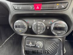 ジープ レネゲード