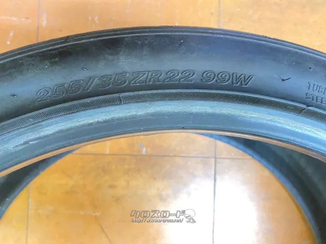 タイヤ 255/35/22