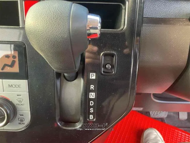 発進時や後退時に必ず操作するレバーです。操作のしやすさが肝になってきます。ぜひ一度体感してください。 トヨタ タンク