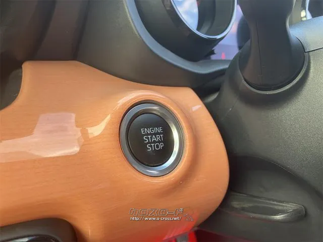 プッシュエンジンスタートシステム、エンジン始動・停止をワンタッチで行うことができます。 トヨタ ヤリス