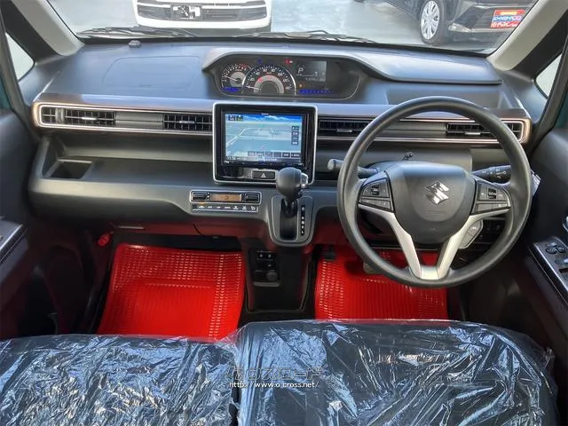 運転者にとっては日々使用することとなる運転席です。運転席が快適だと運転に集中する スズキ ワゴンR