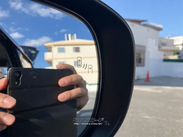 【ブラインドスポットモニター】ミラーに映らない死角に車両がいる場合、サイドミラーに設置されたマーカー光って危険をお知らせします! トヨタ ライズ