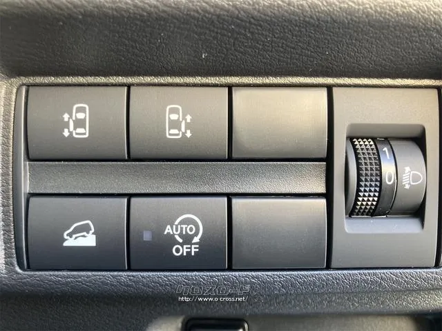 指先ひとつでドアオープン。【ワンアクション両側パワースライドドア】両手がふさがっていても、スイッチひとつでスライドドアが自動解錠&自動オープンします。 三菱 デリカミニ