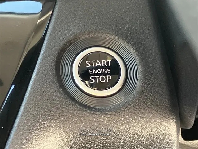 【プッシュスタートボタン】 ブレーキを踏みながら押すとエンジン始動・止めるときはボタンを押すだけです☆ 三菱 デリカミニ