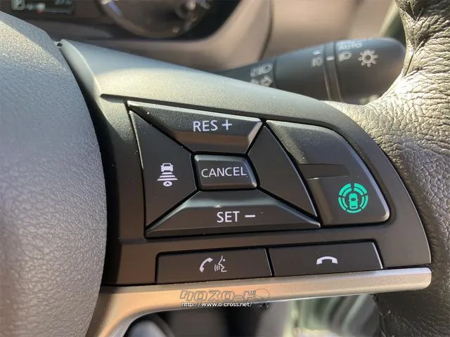 ハンドルにも目立つ傷や擦れは御座いません。目線を大きくそらすことなくボタンの操作を行うことができます。 三菱 デリカミニ