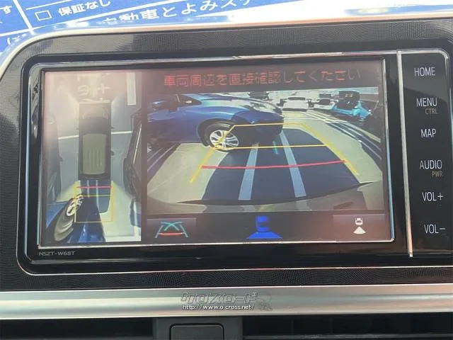 【全方位型モニター】クルマを上空から見下ろしているかのように、直感的に周囲の状況を把握できる全方位型モニター。狭い場所での駐車でも周囲が映像で確認できます。 トヨタ シエンタ