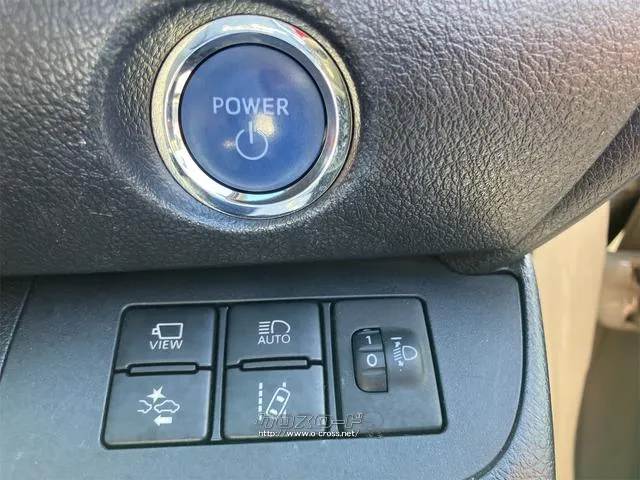 キーを携帯しているだけで、エンジンの始動が可能な装備です。プッシュスタートですのでエンジンの始動もボタンを押すだけです トヨタ シエンタ