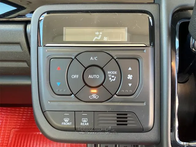 手の届きやすいところで簡単操作ができる空調付き!オールシーズンお好みの温度調節ができます。 スズキ スペーシア