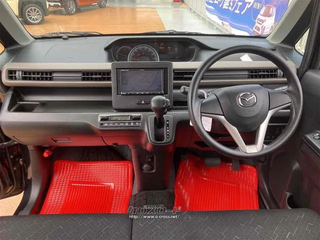 車を運転する際には運転席の存在は欠かせません。なのでしっかりとチェックしたいポイントですね。 マツダ フレア