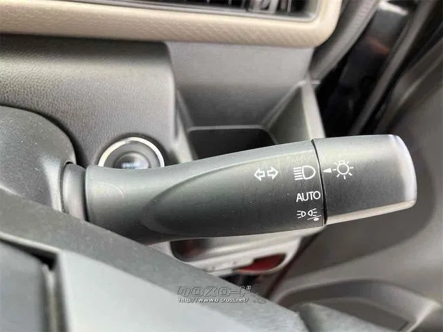 周りが薄暗くなったら自動点灯するオートライトを装備。 マツダ フレア