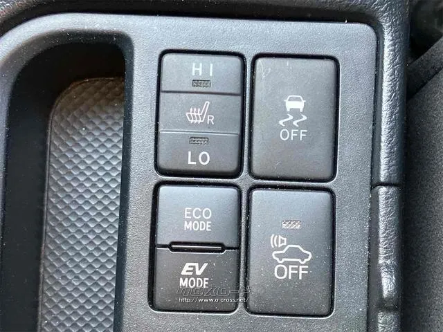 座席のシートを温めるシートヒーター!その温かさは一度経験したら欠かすことができません!エアコンで乾燥しやすい車内も防ぐ事ができます! トヨタ ヴィッツ