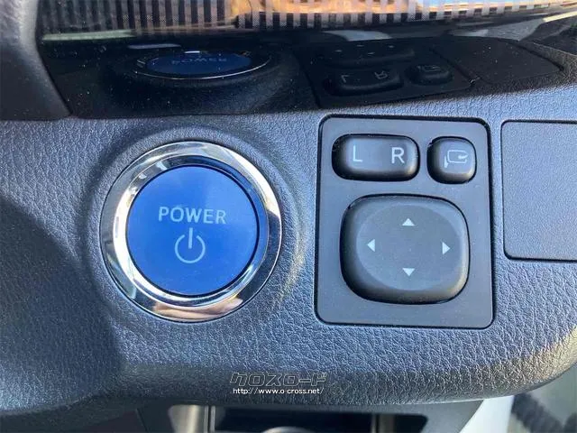 キーを携帯しているだけで、エンジンの始動が可能な装備です。プッシュスタートですのでエンジンの始動もボタンを押すだけです トヨタ ヴィッツ