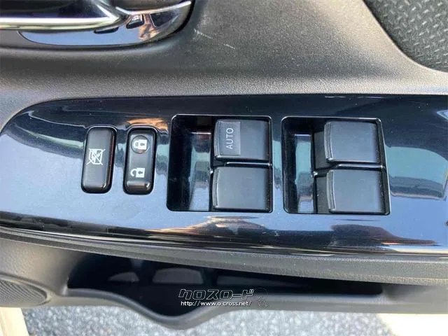 ご覧頂きまして誠に有難うございます!!是非ご来店して頂き、実際にご覧になって頂ければと思います。お客様からのご連絡をスタッフ一同、心よりお待ちしております トヨタ ヴィッツ