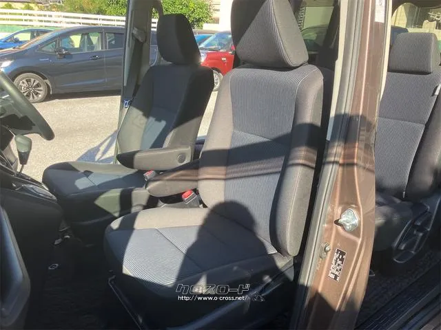 すぐにご来店頂けない場合や遠方にお住まいの方、車両状態の詳細が知りたい方はお気軽にご連絡下さい♪ トヨタ ノア