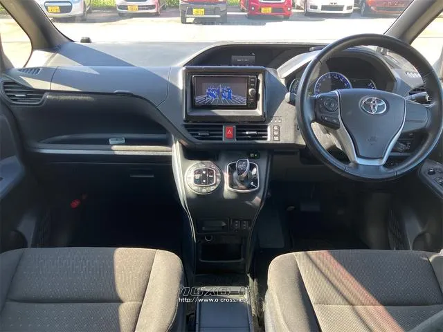 車を運転する際には運転席の存在は欠かせません。なのでしっかりとチェックしたいポイントですね。 トヨタ ノア