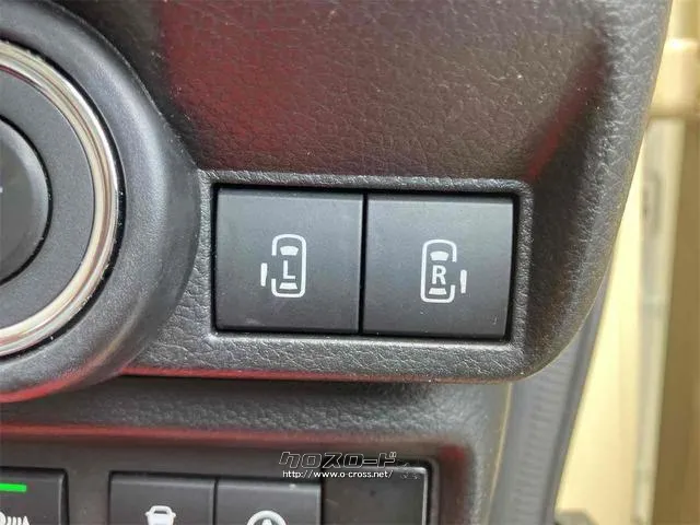 両側電動スライドドア!!荷物で手が塞がるなど簡単にドアの開閉が出来ます!何より力いらずで開閉OK!女性やお年寄りにも優しい。電動機能はOFFにもできますから元気なお子様の駆け出しも安心! スズキ ワゴンRスマイル