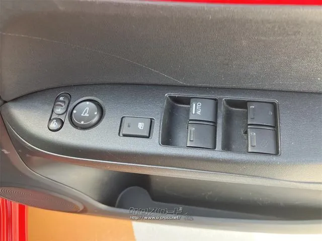 パワーウィンドウのスイッチですよ。運転席に居ながら窓を開け閉めのコントロールできますよ。 ホンダ N-ONE