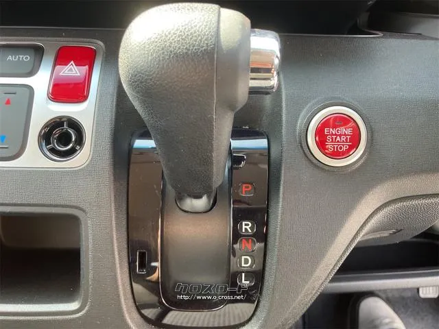 必ず使用するシフトレバー。確りと確認したいですね。 ホンダ N-ONE