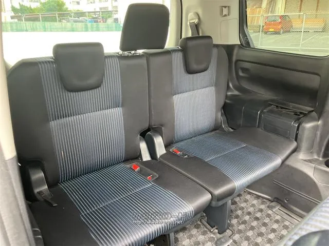 すぐにご来店頂けない場合や遠方にお住まいの方、車両状態の詳細が知りたい方はお気軽にご連絡下さい♪ トヨタ ヴォクシー