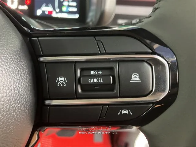 高速道路で便利なクルーズコントロール機能が付いていますよ。速度を設定するとアクセルを踏まなくても一定の速度で走ることができるので足を休ませる事ができますね。 スズキ スペーシア