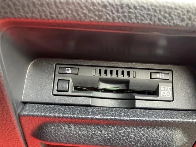 今では必需品のETCも付いております。高速道路での出入りもスムーズ。渋滞緩和にもなりエコにも繋がります。 トヨタ ノア