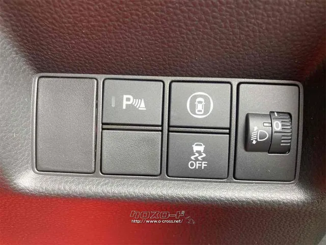接触を未然に防ぐ、クリアランスソナー搭載です。車を守るためには必須のアイテムですね。 ホンダ フィット