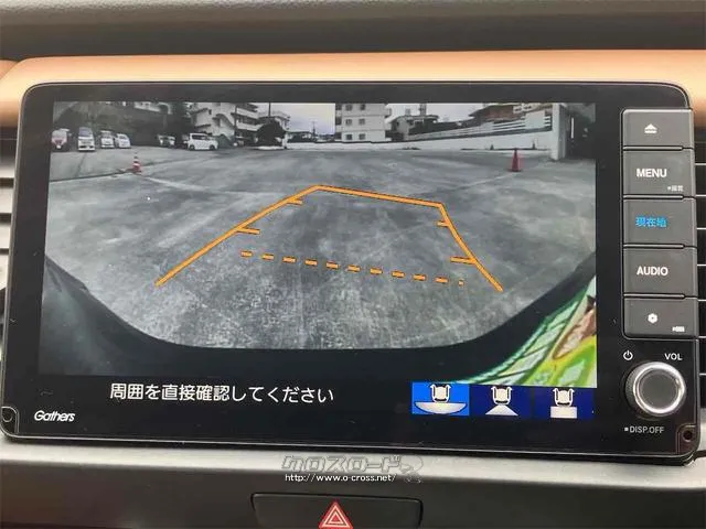 バックカメラも付いています。駐車の時に便利なのはもちろんの事、後方死角にいる子供たちに気が付くことができるので安心安全ですね ホンダ フィット