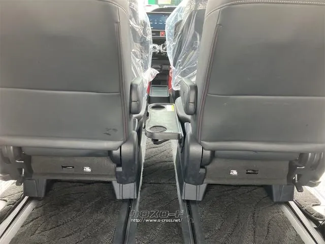 すぐにご来店頂けない場合や遠方にお住まいの方、車両状態の詳細が知りたい方はお気軽にご連絡下さい♪ トヨタ ノア