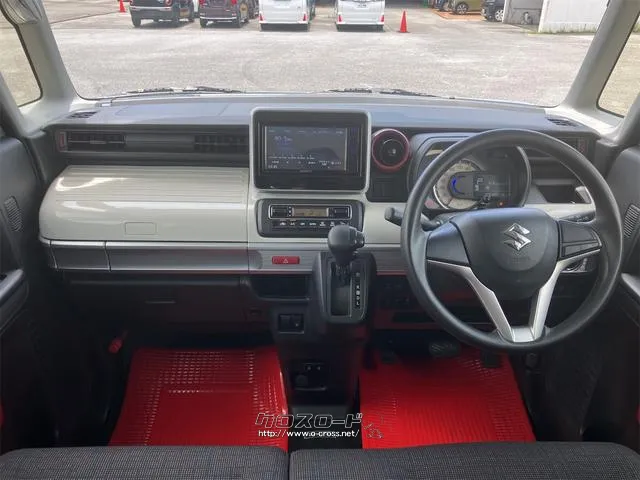 車を運転する際には運転席の存在は欠かせません。なのでしっかりとチェックしたいポイントですね。 スズキ スペーシア