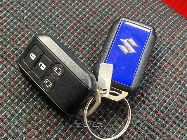 付いてて便利!とても人気の高い装備のスマートキーシステム。キーを携帯しているだけで、ドアロックの開閉並びにエンジンの始動が可能な装備です。プッシュスタートですのでエンジンの始動もボタンを押すだけです スズキ スペーシア