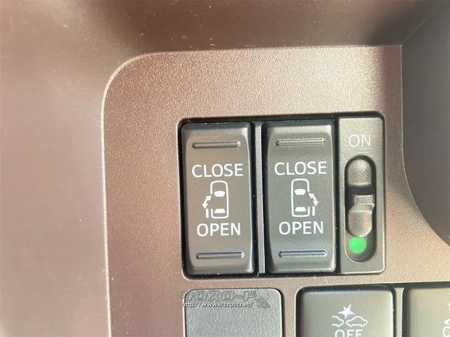 両側電動スライドドア装備!運転席よりボタン一つで開閉可能でございます。 トヨタ タンク