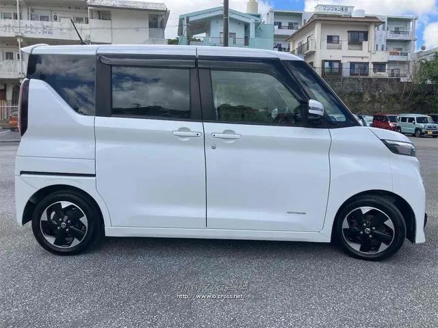 国道330号線沿い、宜野湾市長田交差点より北向け400m右側にあります。 日産 ルークス