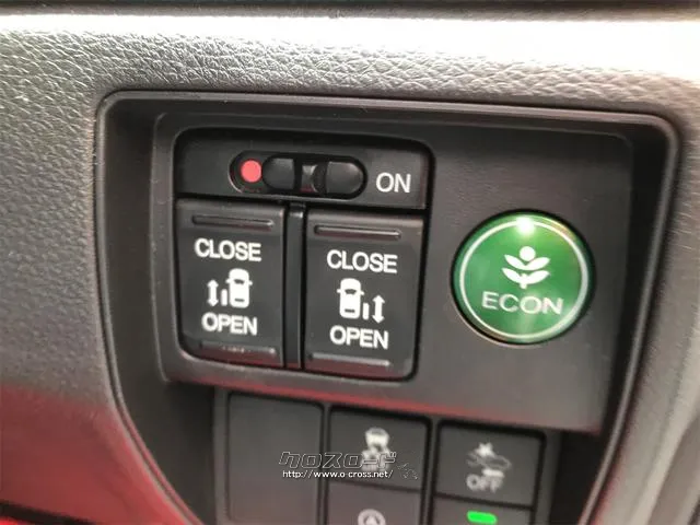 両側電動スライドドア装備!運転席よりボタン一つで開閉可能でございます。 ホンダ オデッセイ