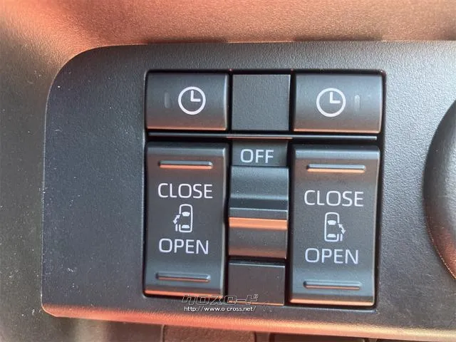 両側電動スライドドア装備!運転席よりボタン一つで開閉可能でございます。 トヨタ ルーミー