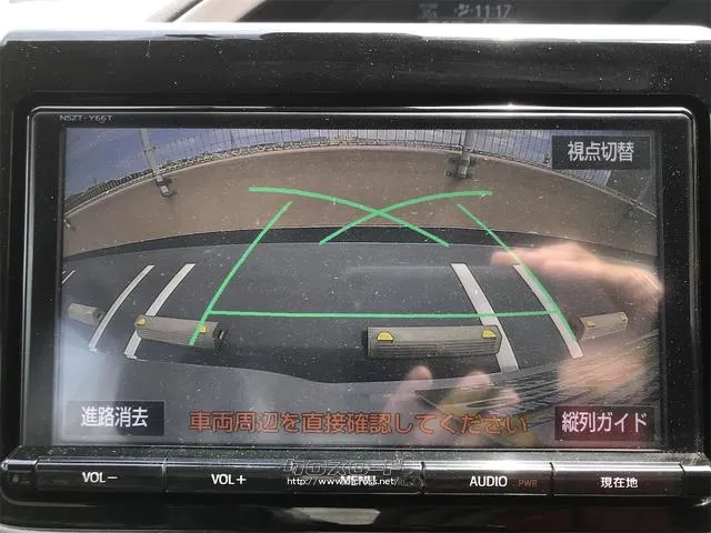 バックカメラ装着済!死角になりやすい後方もとても見やすいです☆車庫入れに自信がない方や縦列駐車が苦手な方にも、オススメな機能です!安心度もアップ! トヨタ ヴォクシー