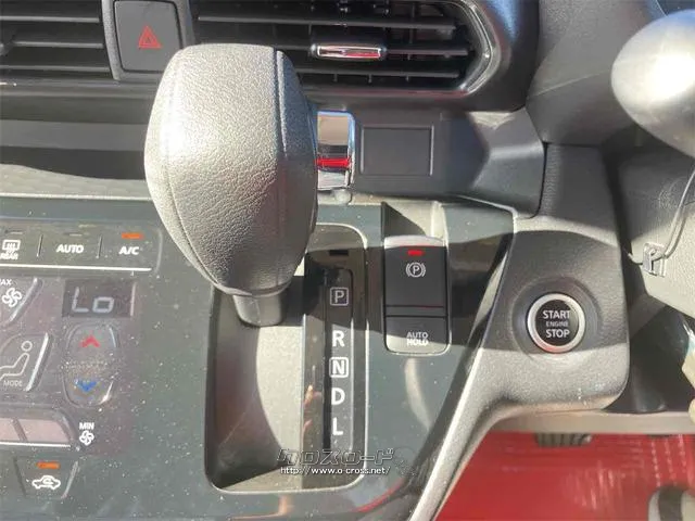 必ず使用するシフトレバー。確りと確認したいですね。 日産 ルークス