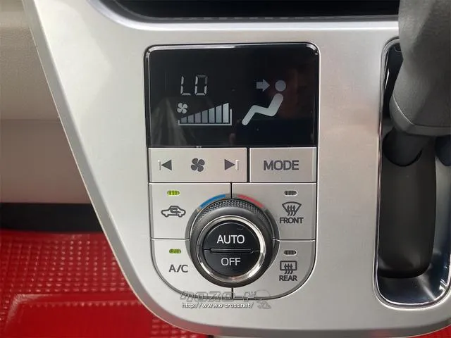 気温に合わせて直感的に操作することで、車内をいつでも快適に保てます。 ダイハツ キャスト