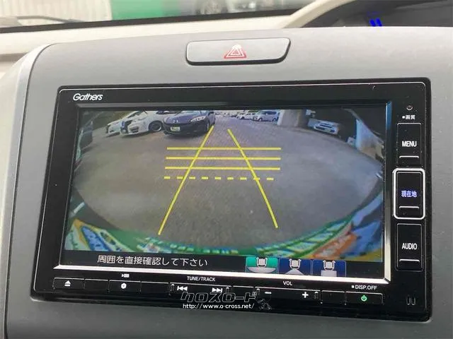 バックカメラも付いています。駐車の時に便利なのはもちろんの事、後方死角にいる子供たちに気が付くことができるので安心安全ですね ホンダ フリード