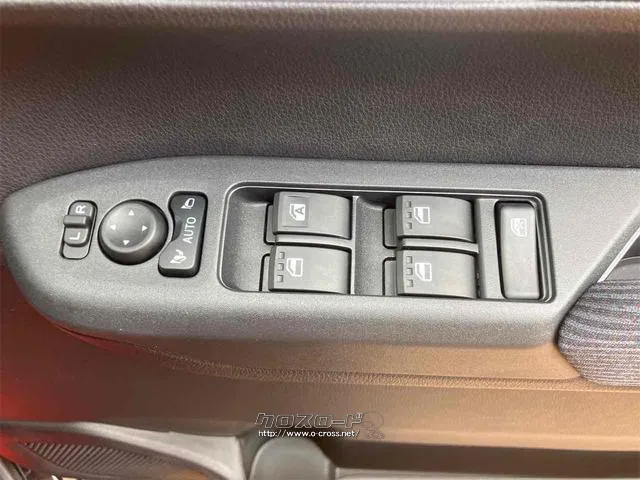 パワーウィンドウのスイッチですよ。運転席に居ながら窓を開け閉めのコントロールできますよ。 ダイハツ ムーヴ
