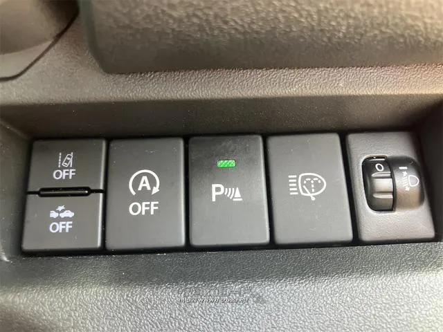 接触を未然に防ぐ、クリアランスソナー搭載です。車を守るためには必須のアイテムですね。 スズキ ジムニーノマド