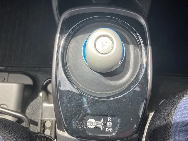 必ず使用するシフトレバー。確りと確認したいですね。 日産 ノート