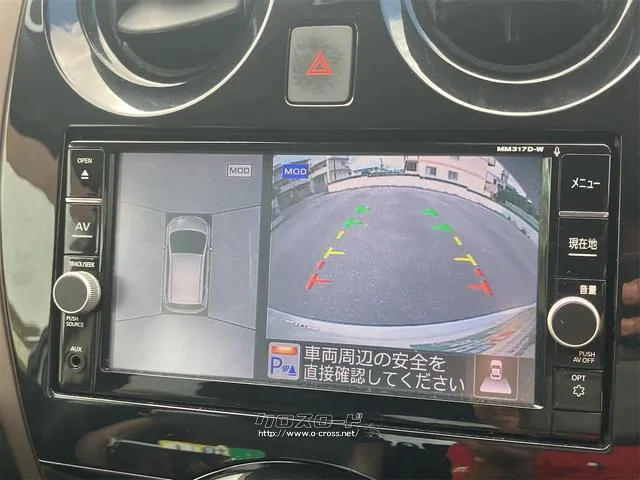 全周囲や後方確認に便利で安全な全方位型モニターとバックカメラも装備しています。 日産 ノート