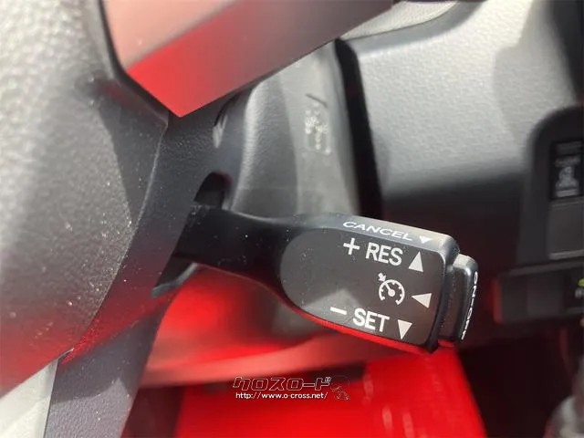 アクセルを踏まなくても設定した速度で走行可能なオートクルーズコントロールを装備しています!ロングドライブでも運転が楽になります。ブレーキやシフト操作でも解除可能です! ダイハツ トール