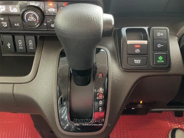 シフトレバー。ぜひ一度お客様の目で確認してください。 ホンダ N-BOX