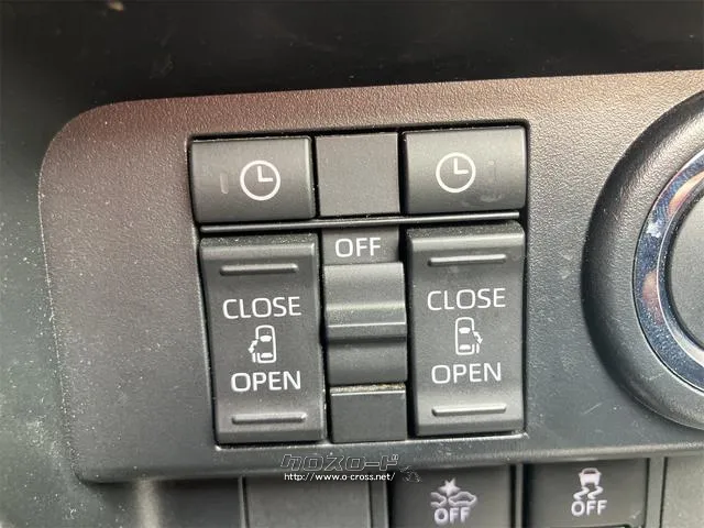 両側電動スライドドア装備!運転席よりボタン一つで開閉可能でございます。 トヨタ ルーミー